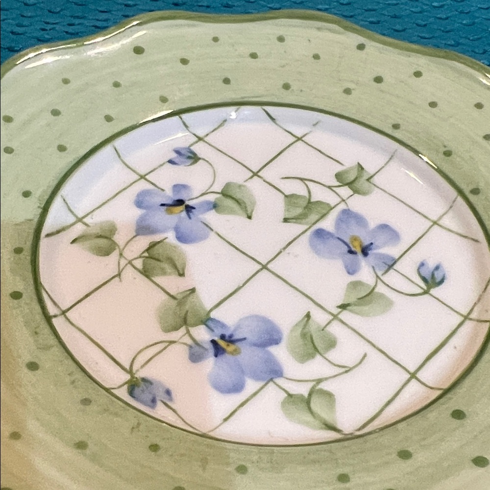 Springtime Green and White Floral Trinket Dish/Spoon Rest w/Small purple flowers - Picture 3 of 4